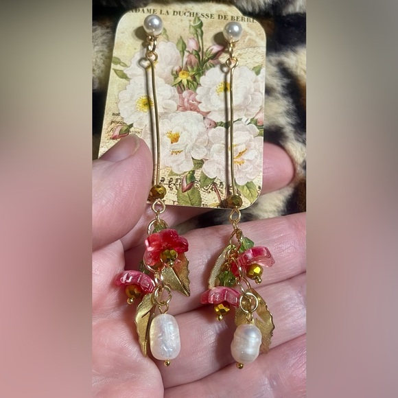 Elegant Gold and Red Floral Drop Earrings - Picture 3 of 7